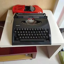 A good piece of English typewriter old-fashioned retro printable and typable old-fashioned S machine that can be used in century cabinets
