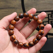 Lightning strike date wood Buddha beads old-style beads each one is made of lightning strike old material. Men and women can play with Taoist literature.