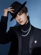 Wang Yibo with brooch light star brother accessories ins tide personality highlight temperament rice character Star light jewelry tide