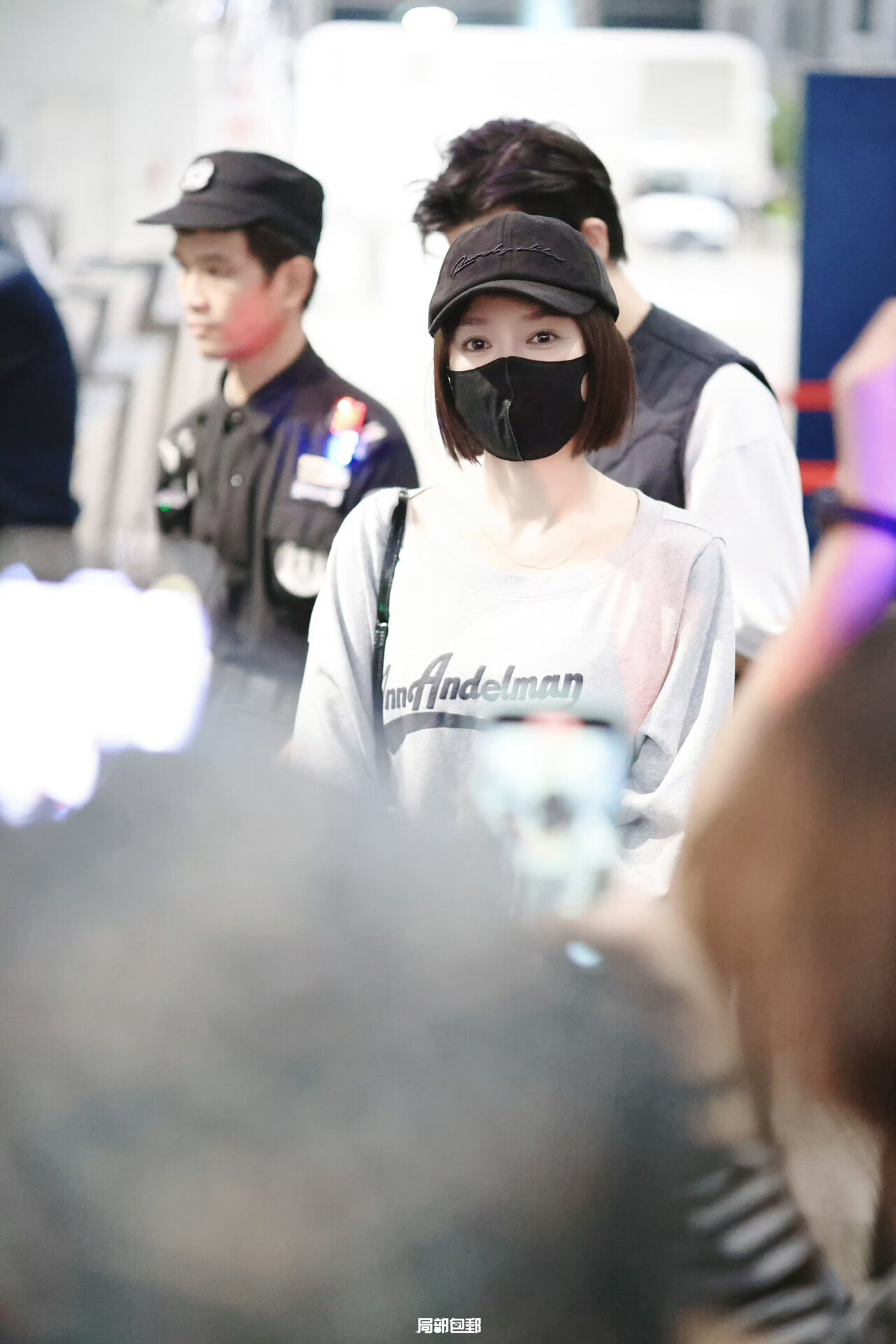 王玉文同款ANN ANDELMAN露肩卫衣 发泡印花斜领单肩小露香肩