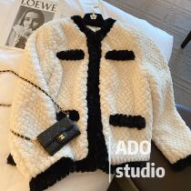 Lamb wool short coat female white thickened style small balsamic wind name Yuanyu temperament 100 lap blouses 2022 spring autumn new