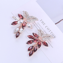 Japan-ROK crystal water drill chest-of-glass brooch anti-walking light ins Chaubetide stitch suit jacket personality clothing accessories