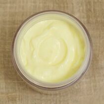 Pearl glow essence cream Six peptide nourishes anti - decay elevated high - cargo anti - old factor Hua Yuan recommended