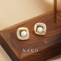 NAKO pearl earrings female 2021 New Tide senior sense light luxury earring temperament senior atmospheric Net red earrings