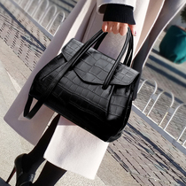 European station bag women's 2021 spring new large capacity ladies handbag Joker crocodile shoulder messenger bag