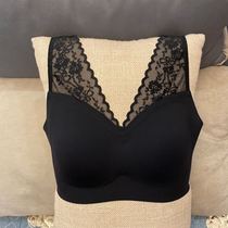 Underwear is comfortable and easy to wear full cup big chest small back lace stitching no steel ring breathable and seamless nude bra