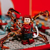 Spider-man MOC Hero Expedition Iron Book Building Blocks Minifigure Avengers 4 Mech Parker Toy