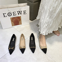 Small fragrant wind flat-bottomed single shoe woman 2022 spring new chain collage Han version 100 hitch pointed shallow mouth soft underfoot shoe