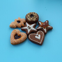 Simulation food model decorations chocolate biscuits Christmas heart-shaped ornaments photography props fake biscuits ornaments