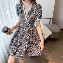 2021 new female summer French temperament floral dress small man light mature wind waist V collar skirt tide