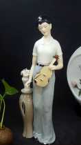 Chaozhou Fengxi Art Porcelain Characters Porcelain Red Theme Characters Orchments Playing Violin Classic Collection