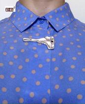 Limited special price Spanish small crowdbrand UNOde50 key brooch hand made in European and American retro