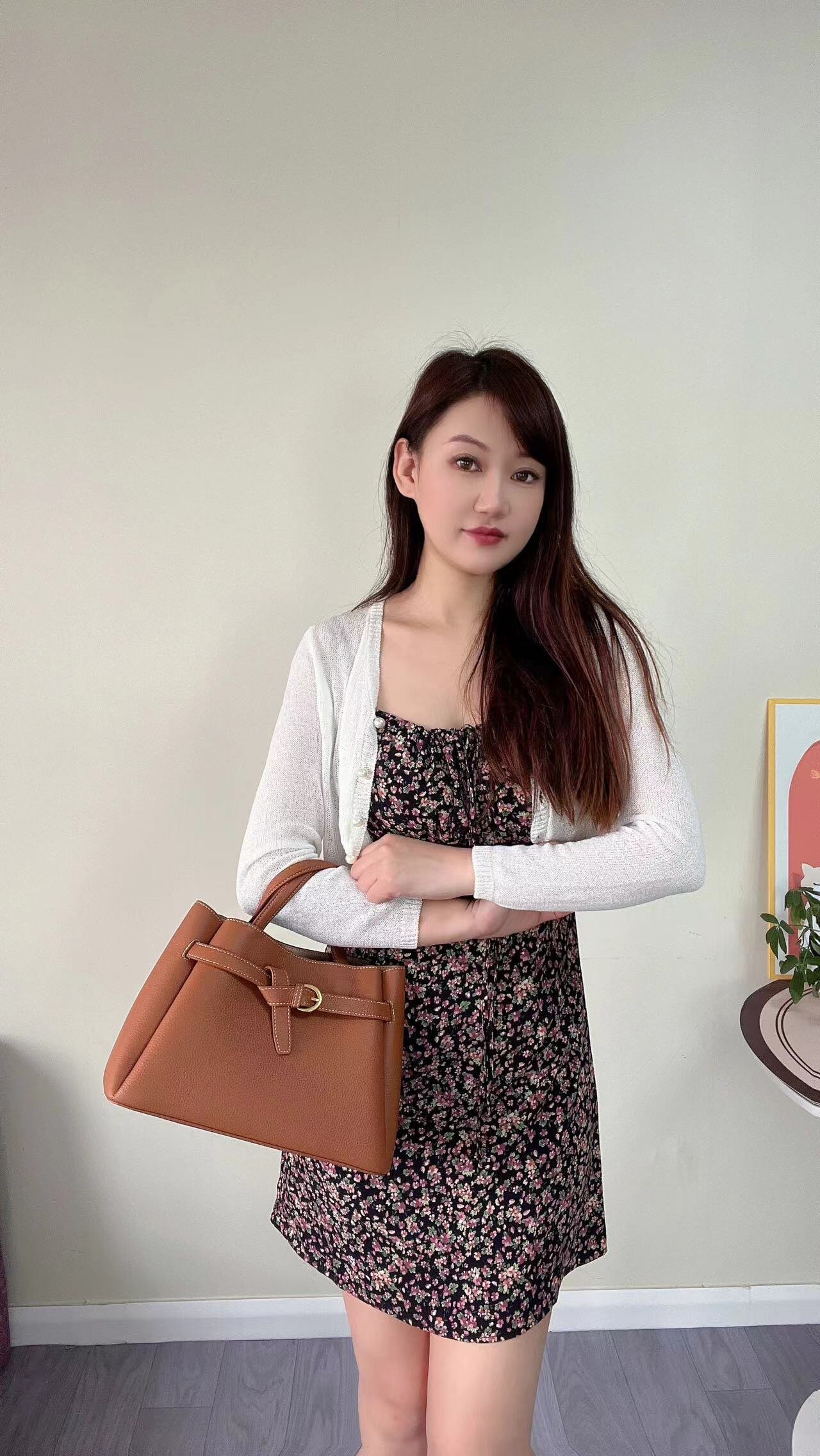 百丽质感真皮大容量托特包 牛皮材质高级耐磨 大容量装下电脑文件