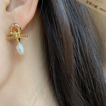 ins trendy baroque pearl inlaid diamond earrings female French style elegant retro small crowdsourced design 100 hitch spikes