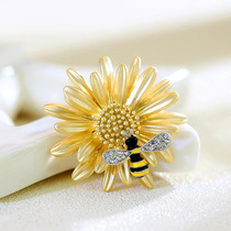 Daisy bee brooch female Korean temperament high-end fashion matte corsage suit jacket accessories