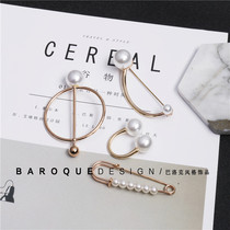 Curved pearl brooch Geometric round decorative ring European and American chest-shaped double-headed large pearl womens suit collar needle corsage