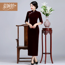 Chinese style gold velvet cheongsam improved dress autumn noble mother velvet walk show wedding dress long