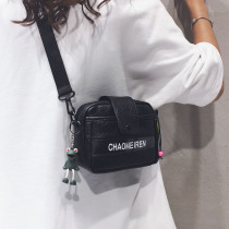 Singapore Womens Bag Light Extravagant Brand Summer Girls Bag Wide Shoulder Strap Skew Satchel Fashion Bull Leather Texture Small Square Bag