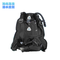 AKUANA Chameleon 3-in-1 is suitable for casual diving and ordinary double bottle diving backpacks