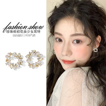 Earrings 2020 New Tide Pearl temperament mosquito coil small earlobe suitable for earrings flower ear clip without ear hole female