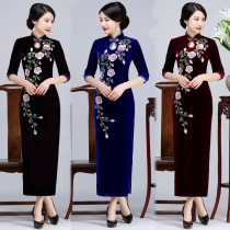 High-end gold velvet beaded long mother Cheongsam dress Middle-aged Cheongsam large size catwalk performance dress Tang suit