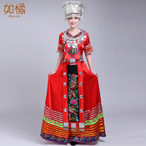 South Chinas Guangxi Zhuang Autonomous Region Miao costumes and womens clothing Yi Yao ethnic fire to play the festival minority