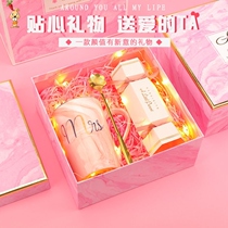 Send a boyfriend gift practical surprise warm long-distance love creative expression birthday Valentines Day couple gifts