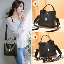 Fan Bucket Bag Package Woman 2021 New Fashion Large Capacity Handbag Brief About 100 Lap Single Shoulder Diagonal Satchel Wave