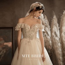  Mantingfang (Li Xi Fu Meng)one-shoulder wedding dress 2021 new female bride heavy industry luxury Qi wedding dress