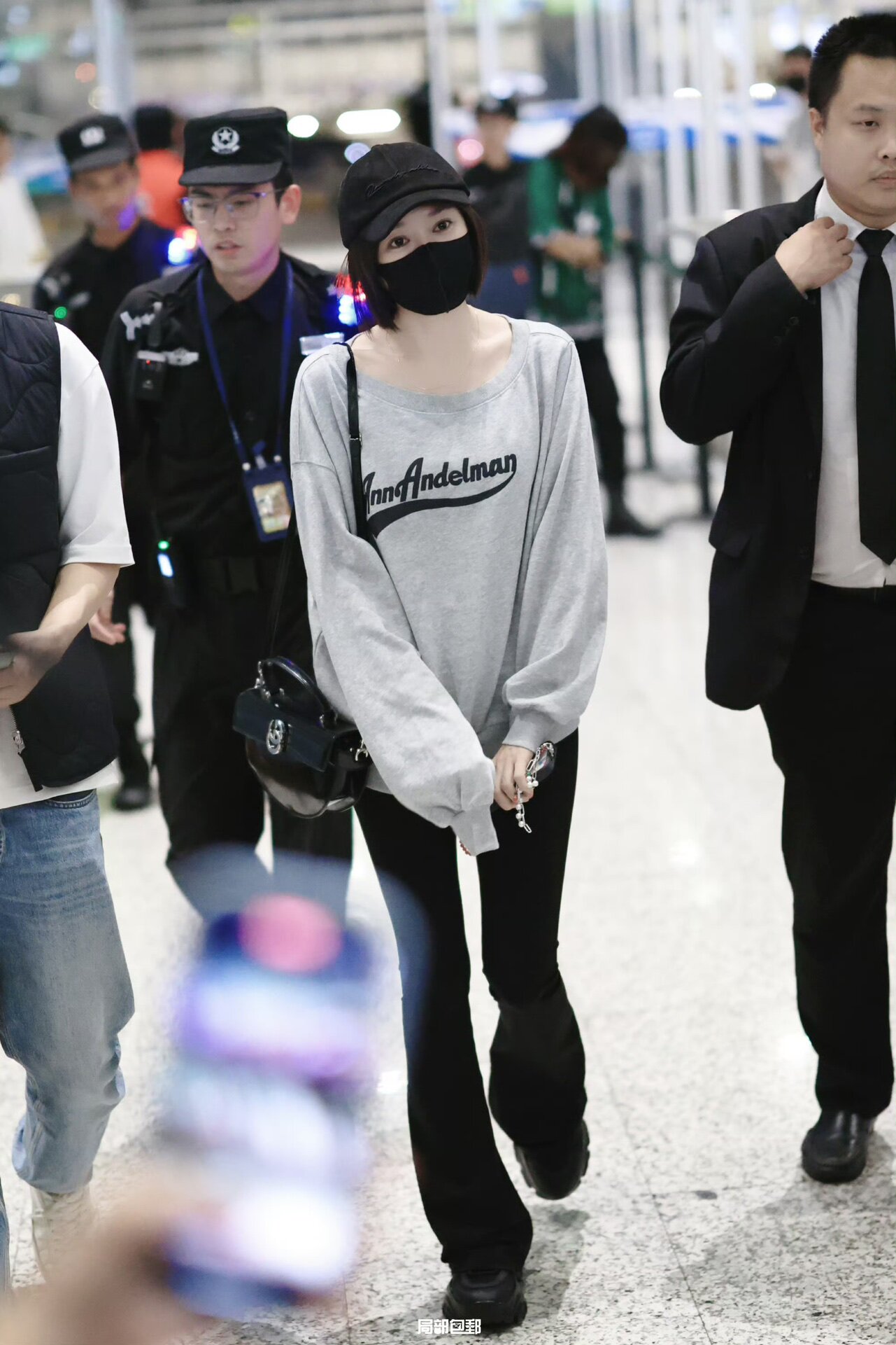 王玉文同款ANN ANDELMAN露肩卫衣 发泡印花斜领单肩小露香肩