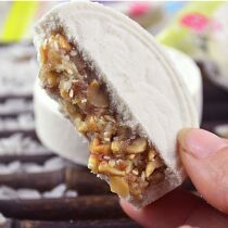 Guangxi a package of Teng County Taiping Huixiang rice cake glutinous rice cake rice cake peanut cake full of 2 tubes
