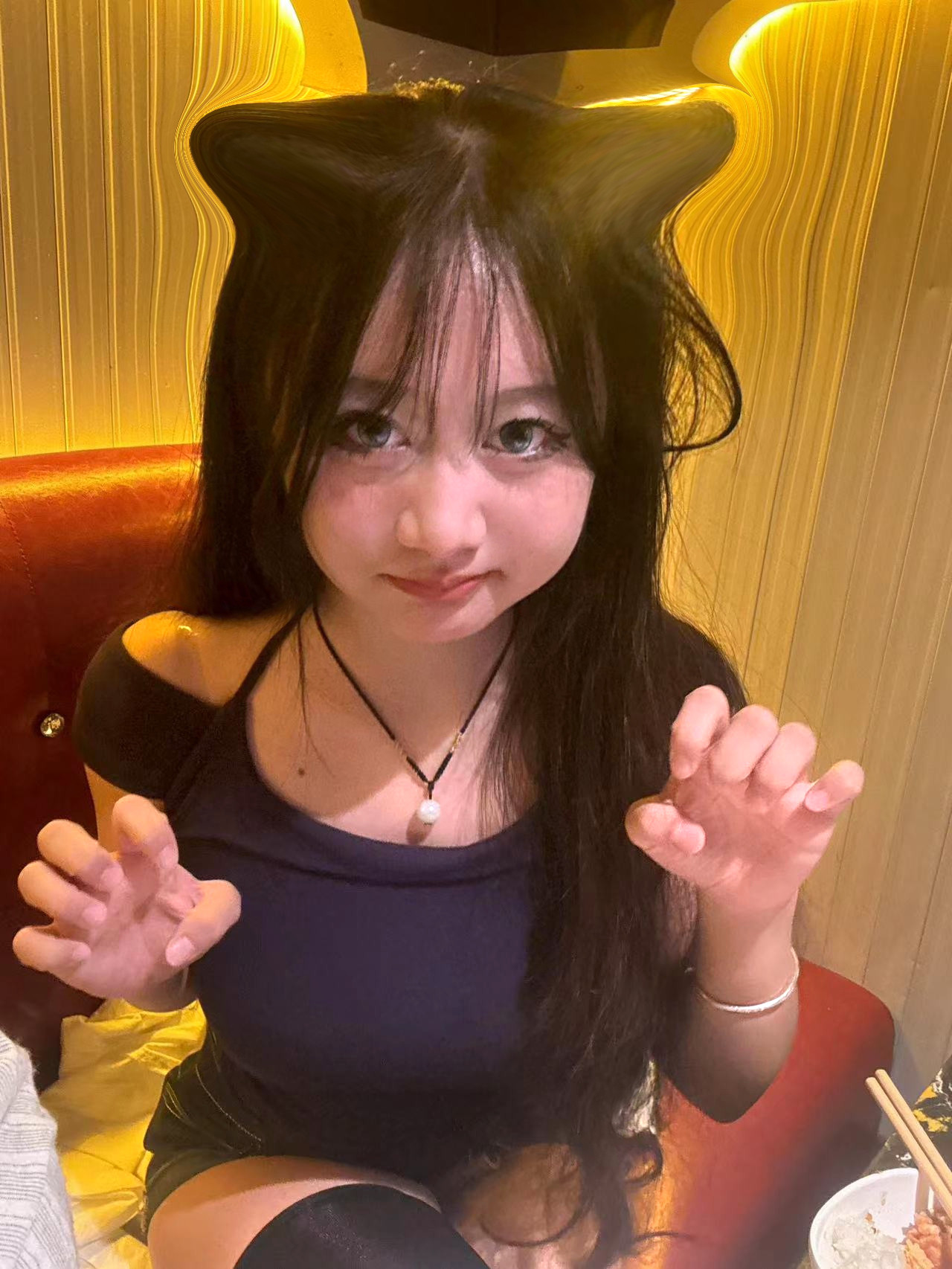 玖绪夏季辣妹挂脖T恤 一字肩露肩设计小露性感 短款紧身勾勒腰线 纯欲风满满