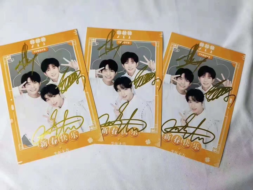 TBOYS pro-pen signing photo Wang Junkai Wang Yuan Yi's one thousand-Xi Spring Festival Gala Evening Live Visa Fidelity should be
