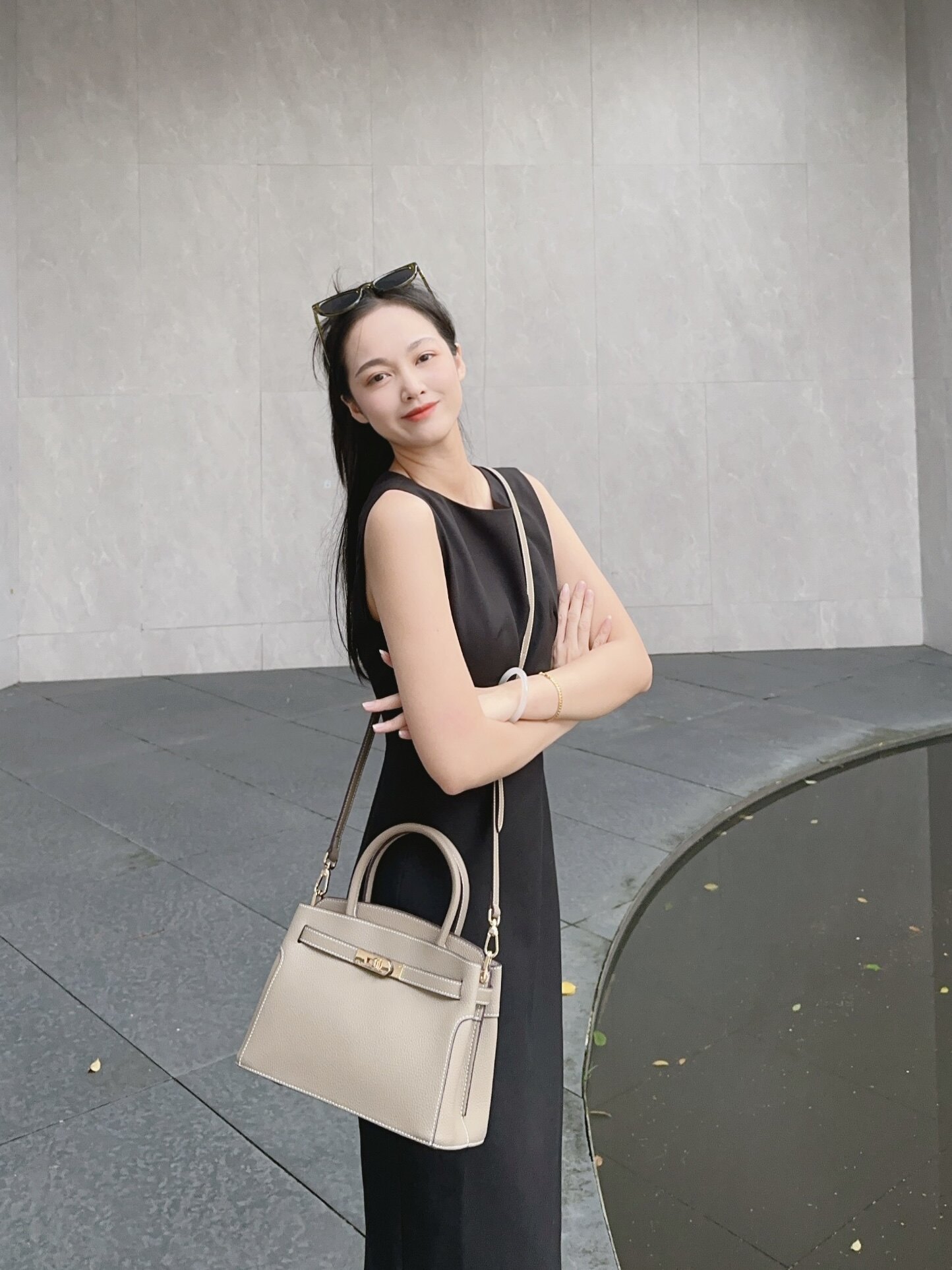 百丽鎏金岁月凯莉包 质感牛皮高级耐磨 大容量通勤 妈妈包婚包两用