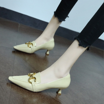香港网红中跟小跟鞋女2022春季新品时尚英伦风金属扣3cm细跟单鞋