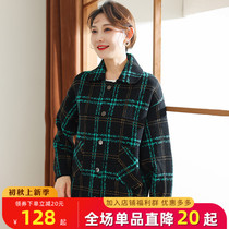 Mom autumn jacket short 2021 new style of foreign style wide wife 4050 middle-aged Korean jacket plaid top