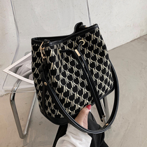 Casual Retro Exploits Bags Women 2021 Ladies 100 Hitch Single Shoulder Diagonal Satchel Bucket Bag Tide