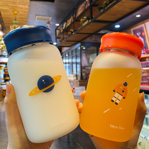 Creative personality trend frosted water Cup male summer students portable tea compartment Korean fruit tea creative hand Cup children