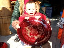 Solid wood round Taizhou barrel plate Wedding supplies Married woman wedding dragon and phoenix tray Candy wooden plate Old-fashioned retro wooden plate