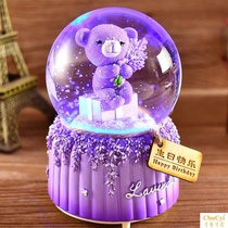 Ten-year-old children play with toys toy girl 9-10 music box Music Box snowflake childrens day public