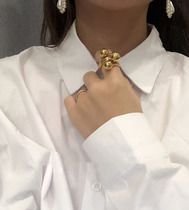 Left ear) Planet ring European and American niche fashion temperament transfer ball food ring female 18K gilded opening adjustable