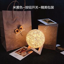 Send female employee girlfriend birthday gift girl colleague resignation practical parting graduation season souvenir teacher