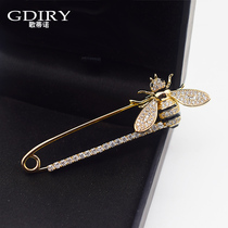 Bee neckline pin fixed clothes buckle anti-light Joker accessories women Cardigan high-end brooch waist artifact