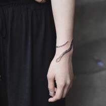 Little snake bag arm long personality line arm ring tattoo sticker waterproof men and women lasting simulation European and American black and white