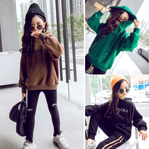 Girls sweater 2022 new winter clothes middle and big children Korean version autumn and winter thickened plus velvet foreign style hooded casual top trend