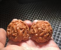 Wenwen walnut handmade master carving zodiac Lohan White Lion special offer small size Dharma hundred years old