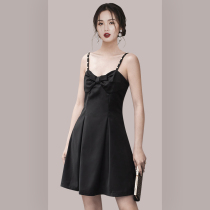 Retro Hepburn style little black dress celebrity temperament dress black bow Pearl sling slim niche dress