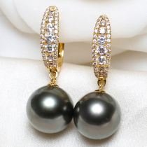 Xinru Black Pearl Ear Nail 18K gold and green peacock water pearl earring to send girlfriend