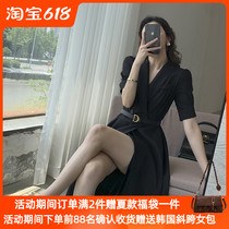Black Tandem Dress Woman 2022 Summer New Hepburn Atmosphere Quality Lean down waist V collar Fork Cardiator Little Black Dress
