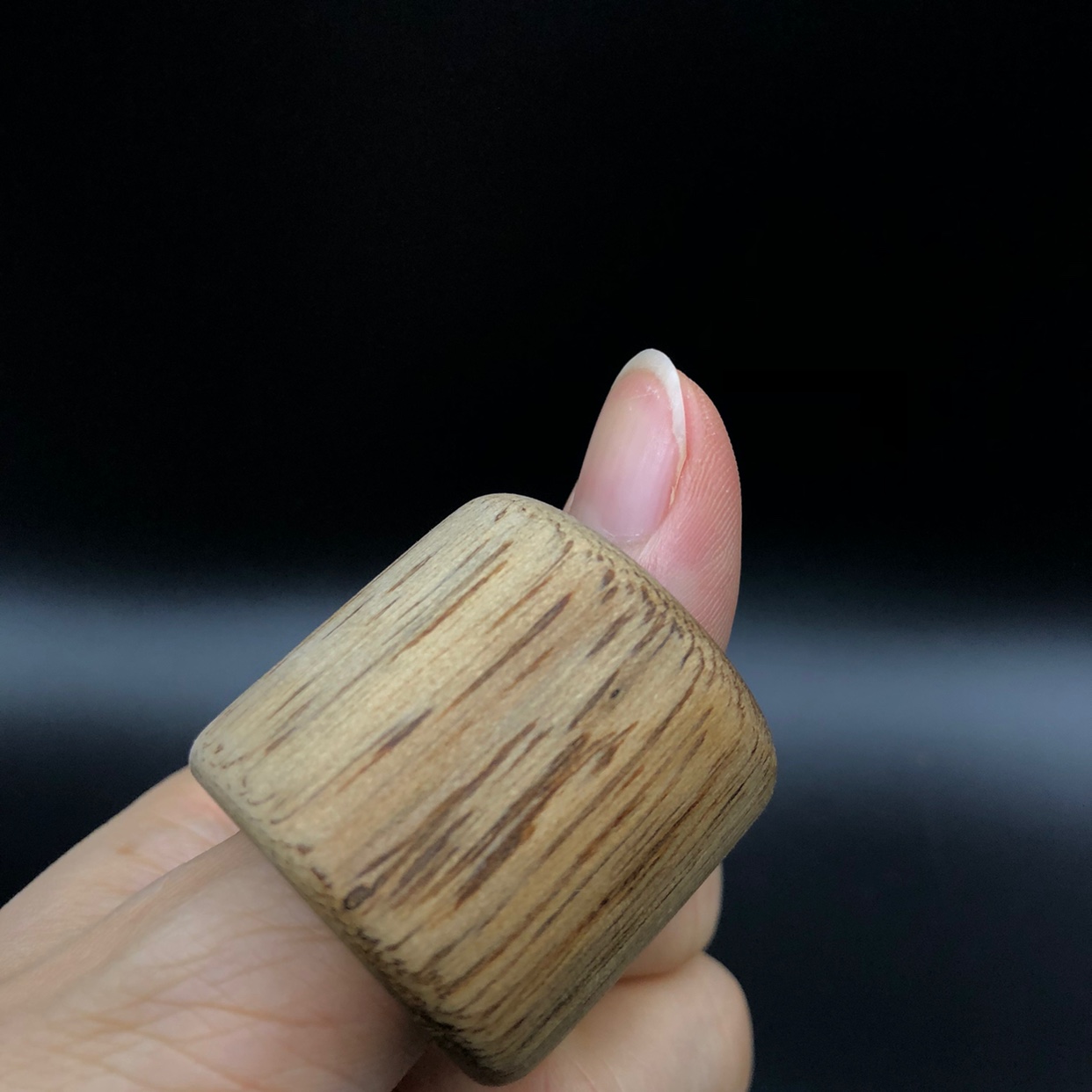 Boutique Cambodia old agarwood wrench finger fidelity 7 6g